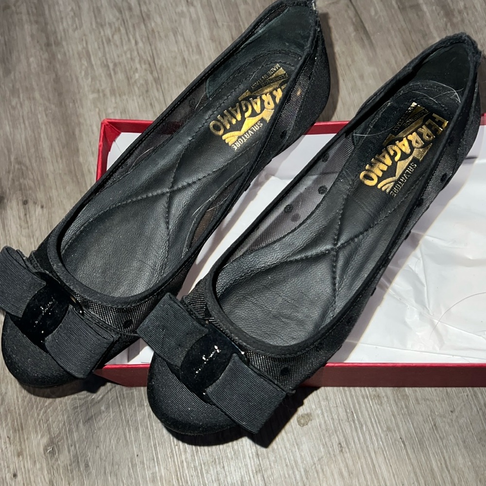 Salvatore Ferragamo polka dot flats 🖤